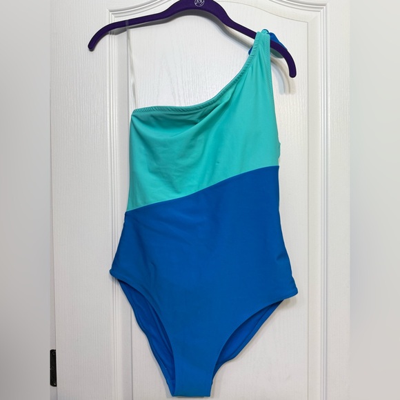 Women’s Color Block Asymmetrical One Piece Bathing Suit - Picture 4 of 10